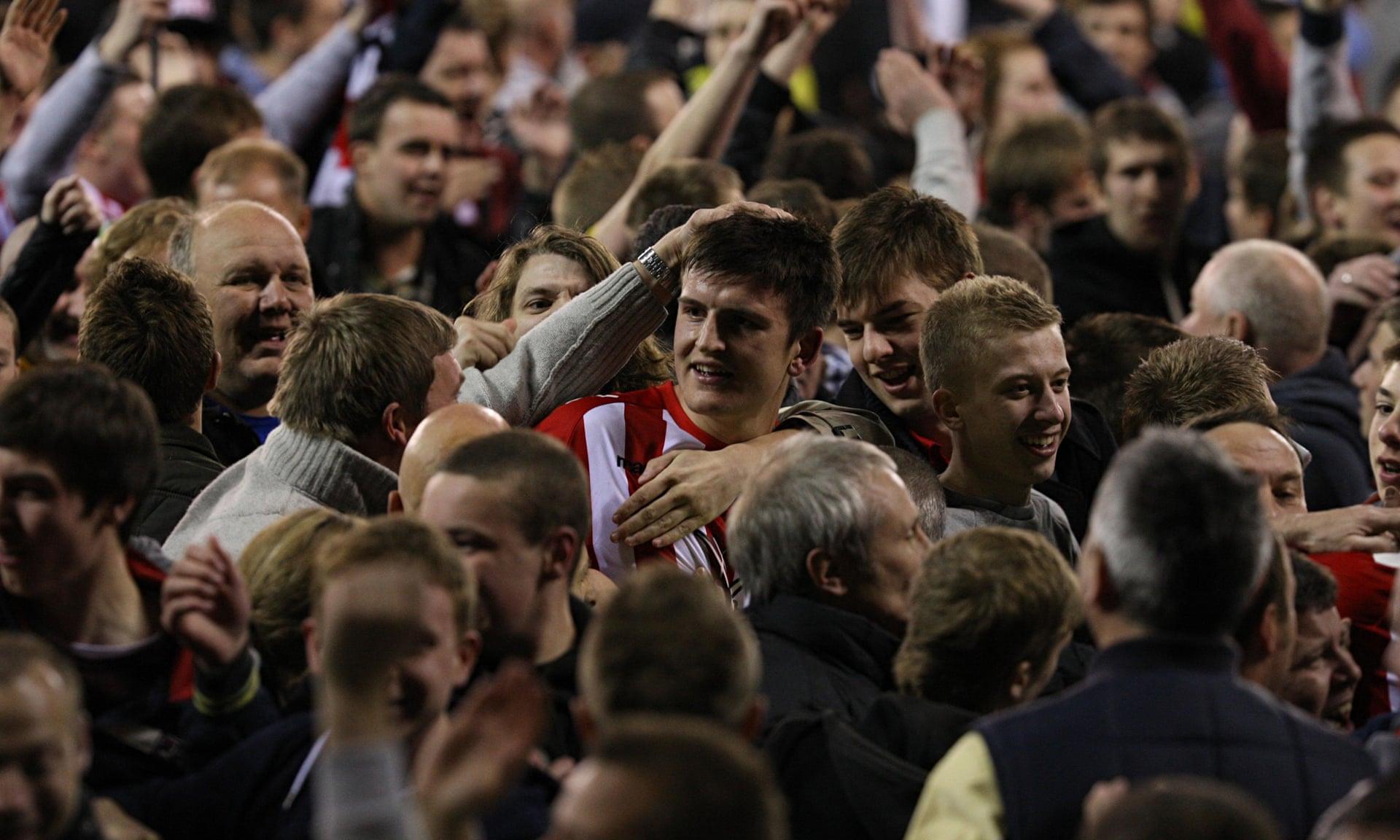 自足协的严 自足协的严